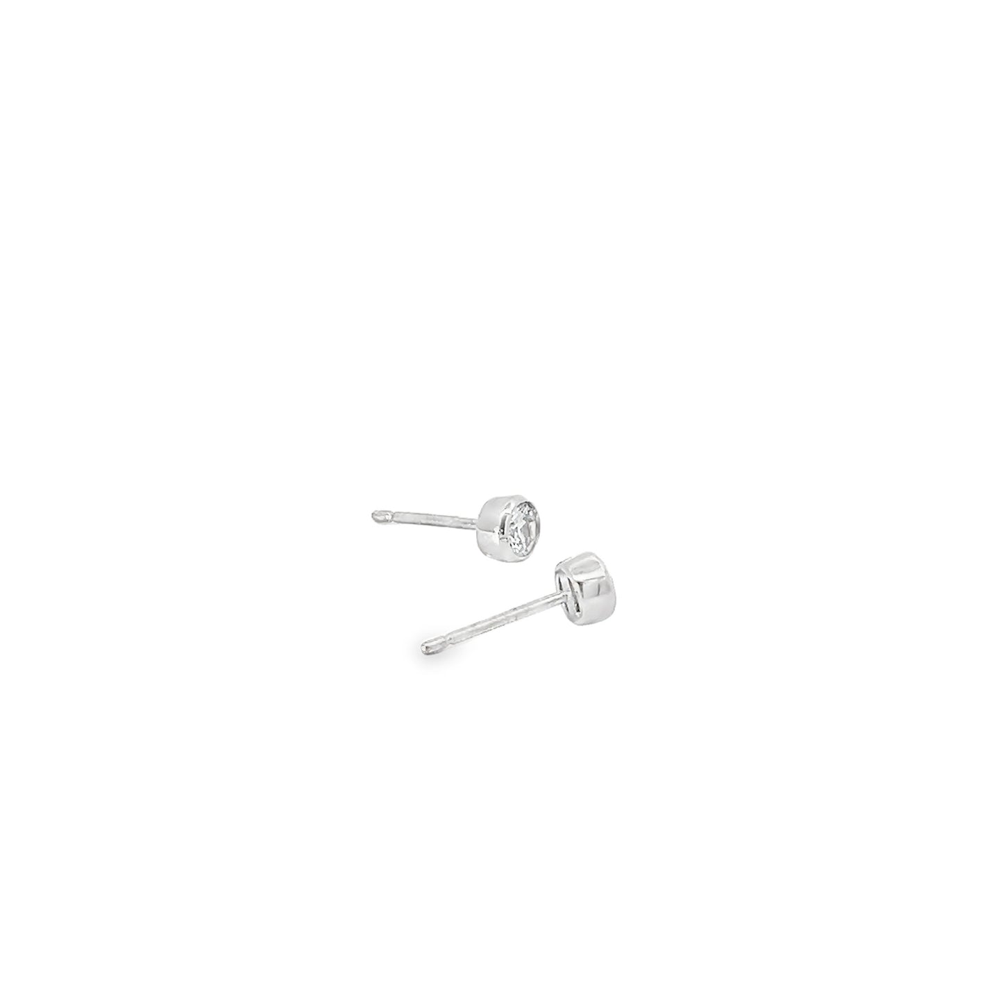 Round Diamond Stud Earrings in White Gold