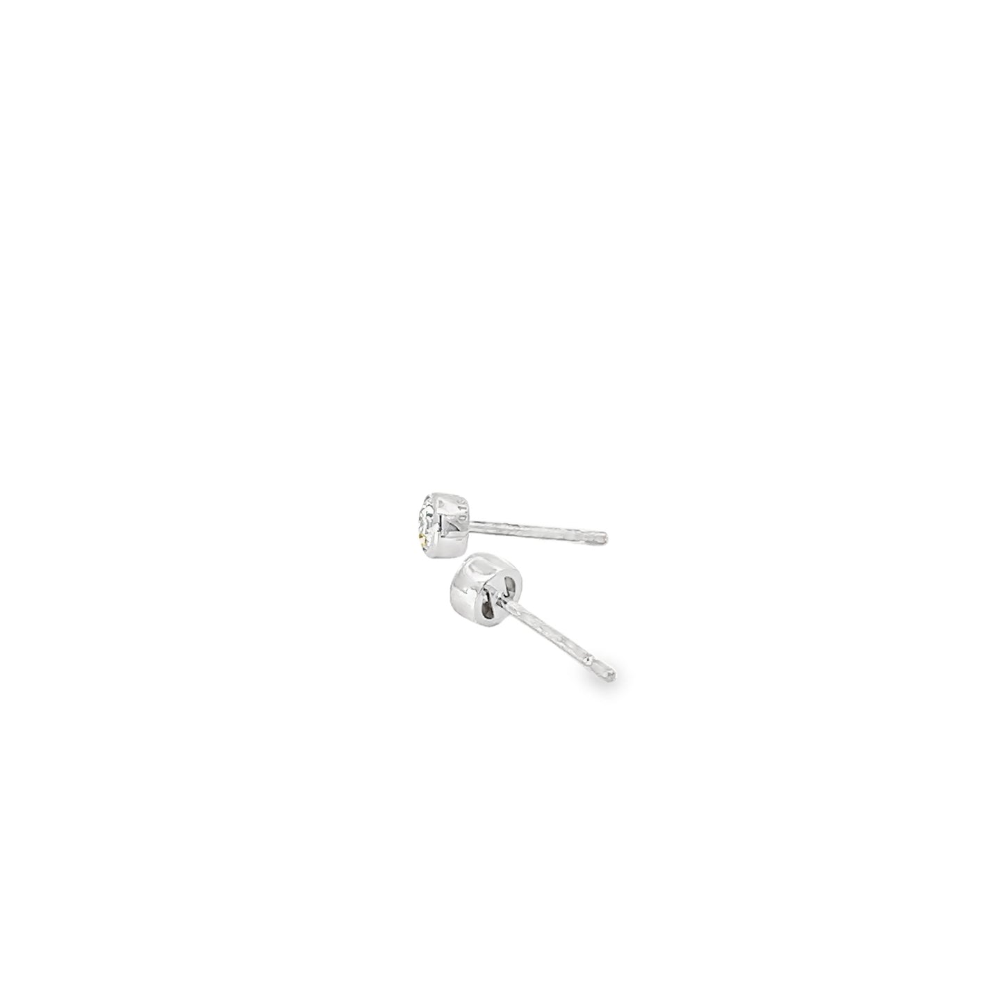Round Diamond Stud Earrings in White Gold