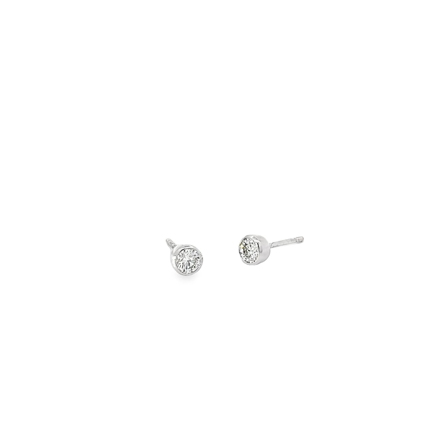 Round Diamond Stud Earrings in White Gold